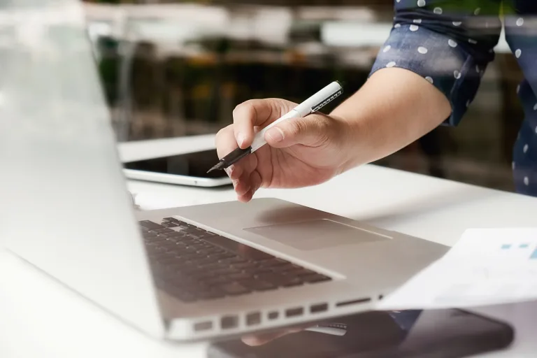 Como elaborar um comunicado de imprensa eficiente e atrair a atenção dos veículos de comunicação